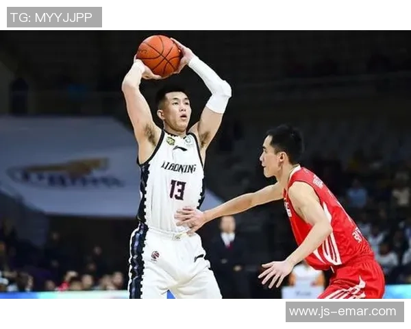 上海羽毛球队在选拔赛中以82分稳居积分榜首位展现强劲实力