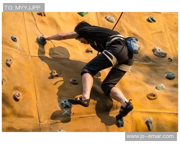 重庆攀岩队的边路渗透策略与攀岩热点解析