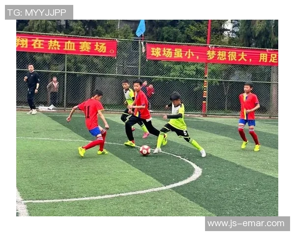 百可乐足球:激情与梦想交织的绿茵场上演绎青春的无限可能